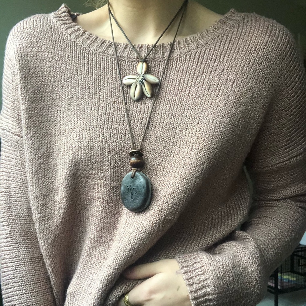 Dark pink short sweater